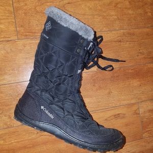 Black Columbia winter snow boots